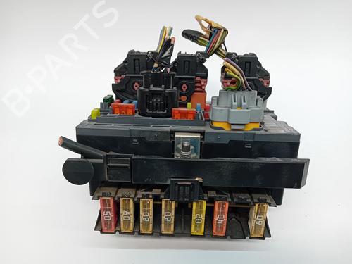 Used Fuse box Fuse box 37268017 37268017