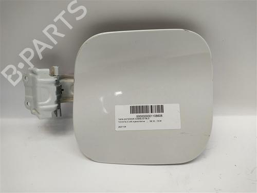 fuel-flap-toyota-c-hr-_x1_-2016-28191532 main image