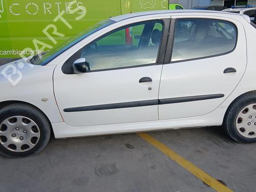 Left headlight PEUGEOT 206 Hatchback (2A/C) 1.4 HDi eco 70 | BP30966729C28