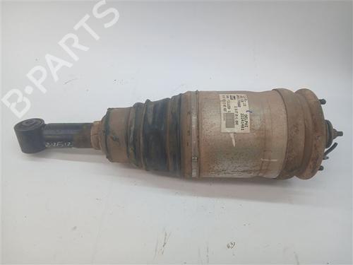 Used Right rear shock absorber Right rear shock absorber LAND ROVER DISCOVERY III (L319) 2.7 TD 4x4 (190 hp) 40066153 40066153