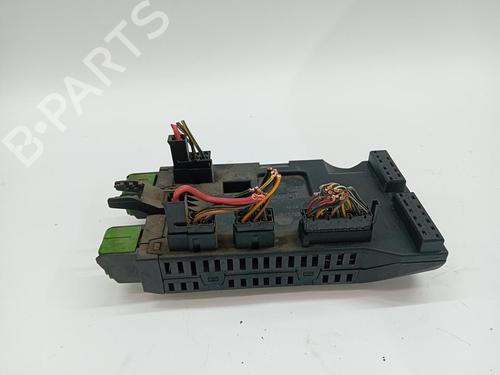 Used Fuse box Fuse box 38468617 38468617