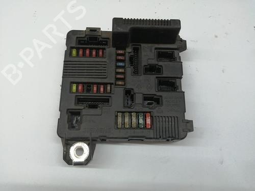 Used Fuse box Fuse box 37032262 37032262