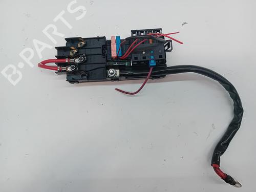 Used Fuse box Fuse box 38415461 38415461