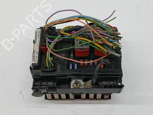 Used Fuse box Fuse box 37182348 37182348