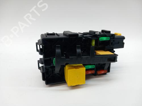 Used Fuse box Fuse box 37181654 37181654
