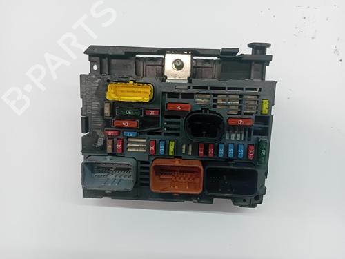 Used Fuse box Fuse box 38470128 38470128