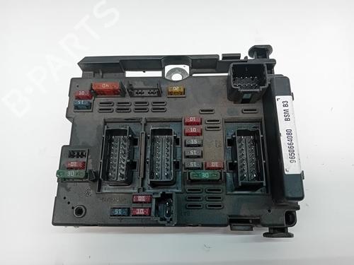 Used Fuse box Fuse box 37195322 37195322