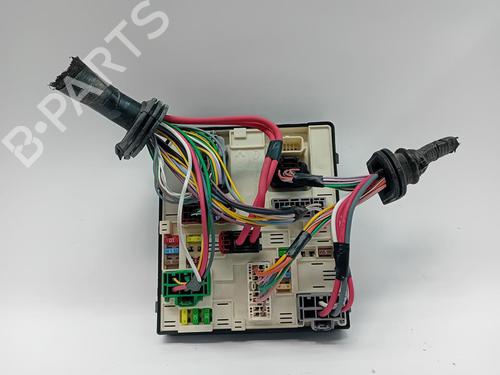 Used Fuse box Fuse box 38541425 38541425
