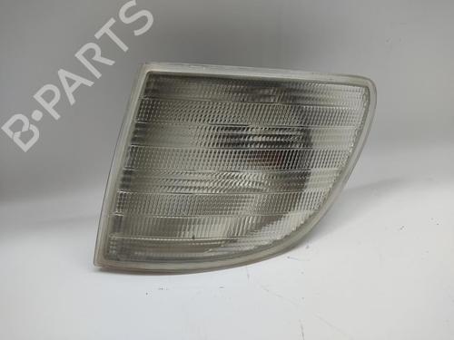 Clignotant avant gauche MERCEDES-BENZ VITO Van (W638) 108 CDI 2.2 (638.094) (82 hp) 32342235