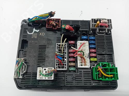 Used Fuse box Fuse box 37247673 37247673