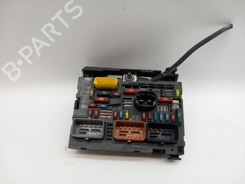 Zekeringkast PEUGEOT 3008 I MPV (0U_) 1.6 VTi (120 hp) 29267278