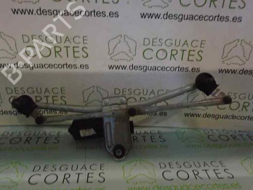 Used Front wiper motor KIA SPORTAGE III (SL) 1.7 CRDi (116 hp) 5526858