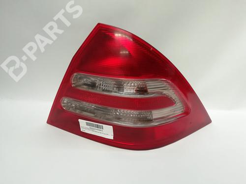 Used Right taillight Right taillight MERCEDES-BENZ C-CLASS (W203) C 220 CDI (203.006) (136 hp) 10647598 10647598