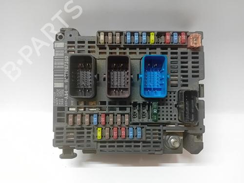 Used Fuse box Fuse box 37476531 37476531