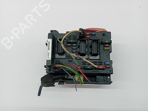 Used Fuse box Fuse box 37247522 37247522