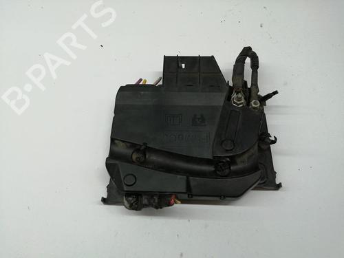 Used Fuse box Fuse box 37476577 37476577