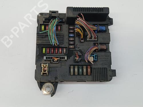 Used Fuse box Fuse box 37181837 37181837