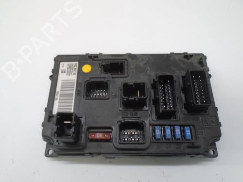 Used Fuse box PEUGEOT 407 (6D_) 2.0 (6DRFNB, 6DRFNE) (136 hp) 8220193