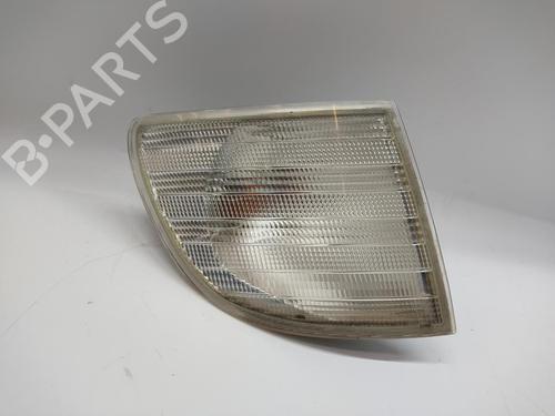 Blinklys fortil højre MERCEDES-BENZ VITO Van (W638) 108 CDI 2.2 (638.094) (82 hp) 32342237