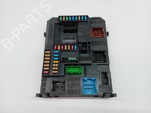 Used Fuse box Fuse box 37429028 37429028