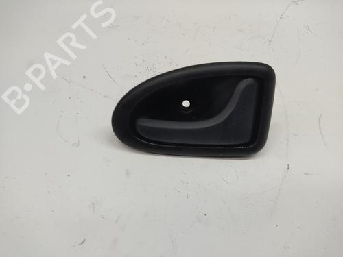 Maneta interior trasera derecha Maneta interior trasera derecha RENAULT MEGANE I Classic (LA0/1_) 1.9 dTi (LA08, LA0N, LA0K) (98 hp) 34286292 34286292