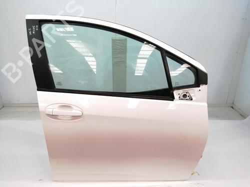 Used Right front door TOYOTA YARIS (_P13_) 1.5 Hybrid (NHP130_, NHP130) (101 hp) 29610679