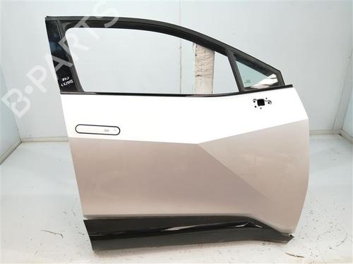 right-front-door-toyota-c-hr-_x1_-2016-29010103 main image