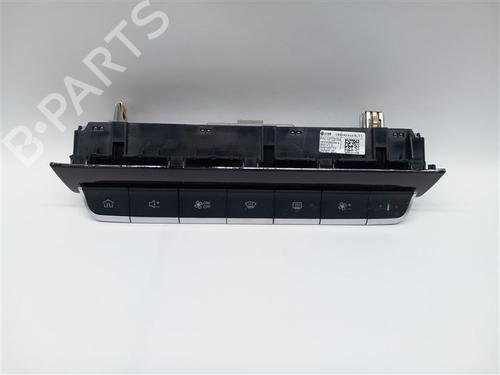 switch-mg-mg-zs-suv-azs1-2017-29243969 main image