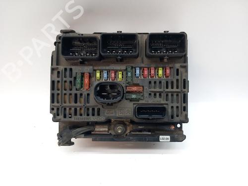 Used Fuse box Fuse box PEUGEOT 407 (6D_) 2.0 HDi 135 (6DRHRH, 6DRHRE, 6DRHRG, 6DRHRJ) (136 hp) 32977213 32977213