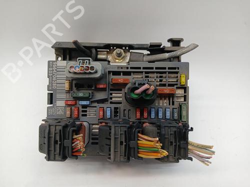 Used Fuse box Fuse box 38541452 38541452