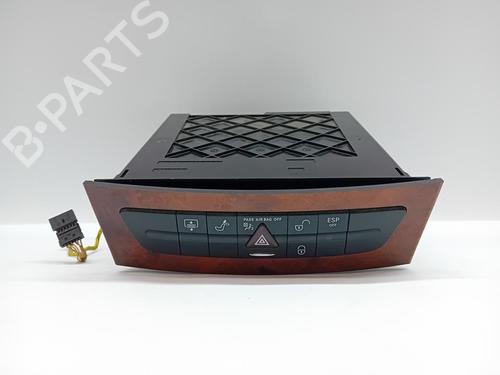 Used Warning switch MERCEDES-BENZ E-CLASS (W211) E 200 Kompressor (211.042) (163 hp) 31176100