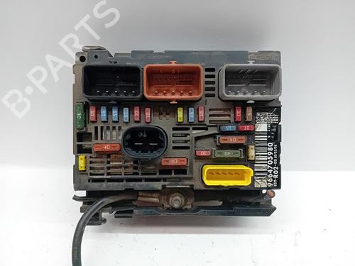 Used Fuse box Fuse box 37234114 37234114