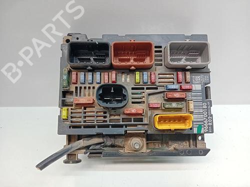 Used Fuse box Fuse box 38470448 38470448