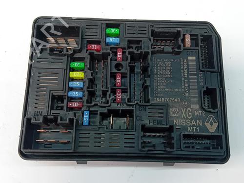 Used Fuse box Fuse box 37181957 37181957