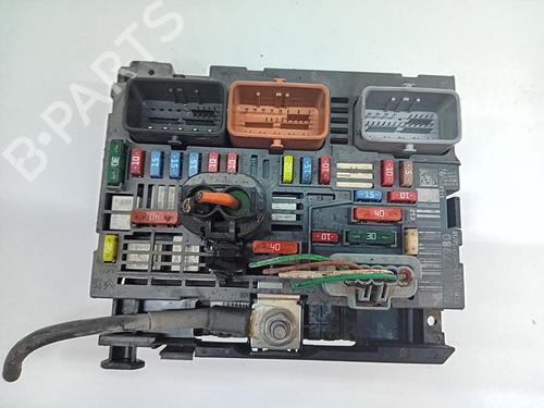 Used Fuse box Fuse box 38253118 38253118
