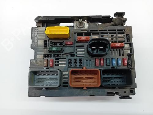 Used Fuse box Fuse box 37584290 37584290