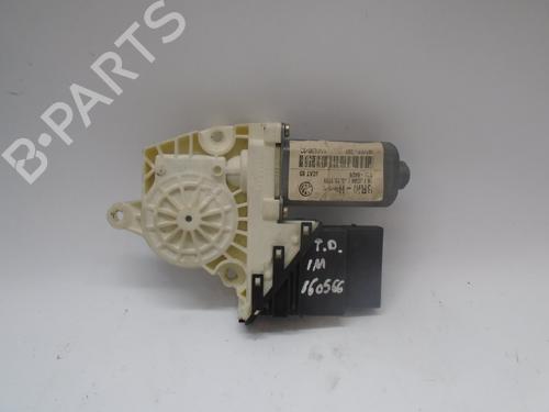 Rudehejsemotor bagstkærm højre SEAT LEON (1M1) 1.9 TDI (110 hp) 8387337