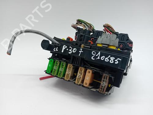 Used Fuse box Fuse box 37195324 37195324