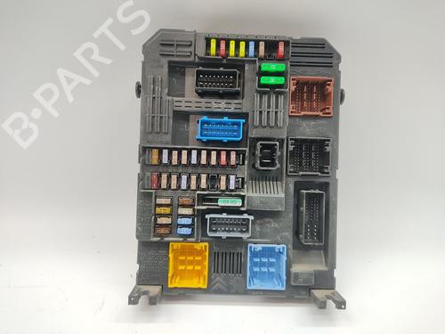 Used Fuse box Fuse box 37429092 37429092