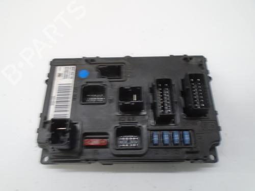 Used Fuse box PEUGEOT 407 (6D_) 2.0 (6DRFNB, 6DRFNE) (136 hp) 8220196