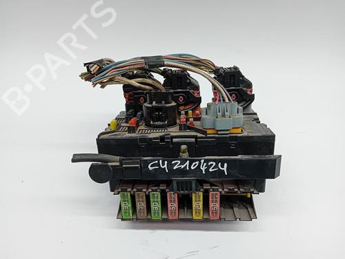 Used Fuse box Fuse box 37247122 37247122