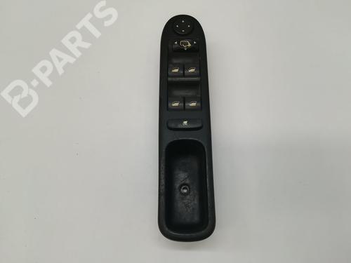 Used Left front window switch Left front window switch PEUGEOT 307 Break (3E) 2.0 HDI 90 (90 hp) 10552424 10552424