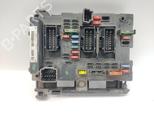 Zekeringkast PEUGEOT 206 Hatchback (2A/C) [1998-2012]  28326075