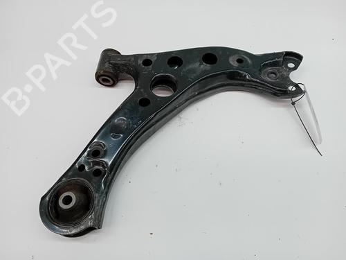 Høyre foran bærearm Høyre foran bærearm TOYOTA COROLLA Saloon (_E21_) 1.6 VVTi (ZRE210) (122 hp) 37428994 37428994