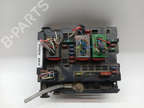 Used Fuse box Fuse box 38415372 38415372