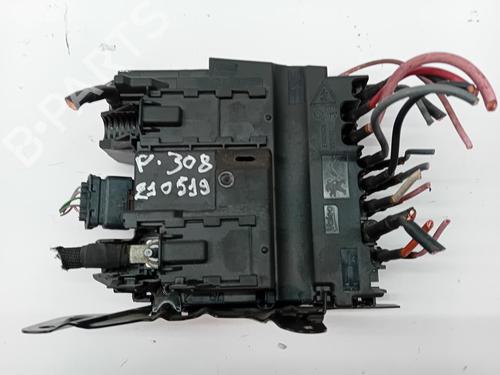 Used Fuse box Fuse box 36699104 36699104