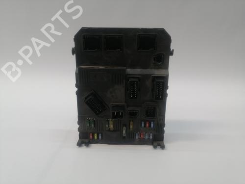 Used Fuse box Fuse box 37428648 37428648