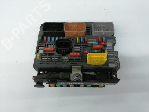 Used Fuse box PEUGEOT 5008 (0U_, 0E_) 1.6 16V (120 hp) 30533294