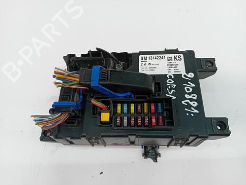 Used Fuse box Fuse box 38470087 38470087