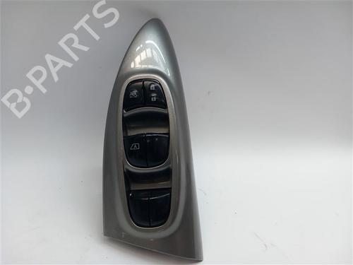 Used Left front window switch Left front window switch NISSAN JUKE (F15) 1.5 dCi (110 hp) 39756121 39756121